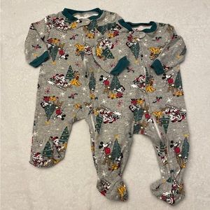 Twin Mickey Mouse Sleep and Plays